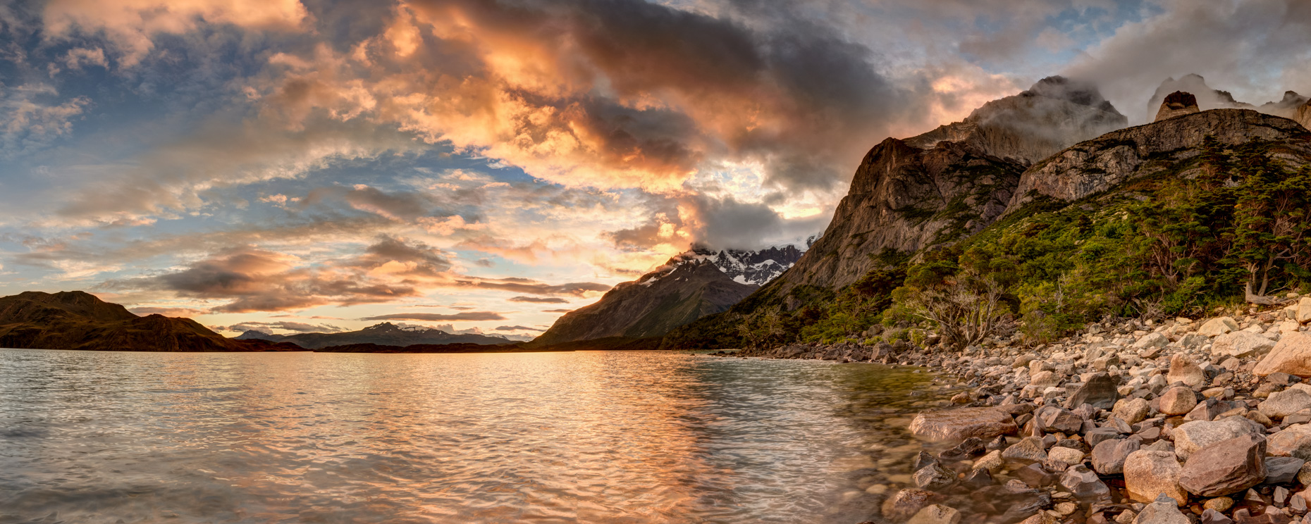 Lago Nordenskjold Sunset Panorama